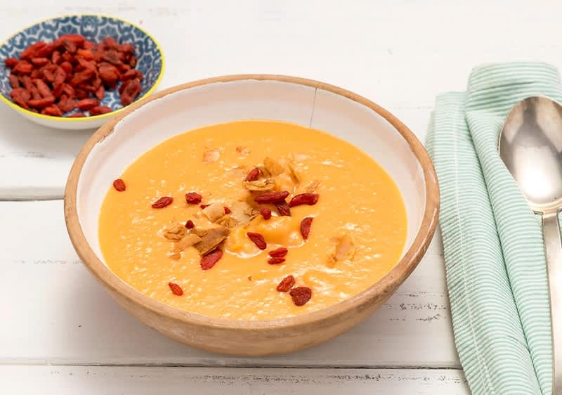 Vegane Suppe mit Süßkartoffel und Kokos