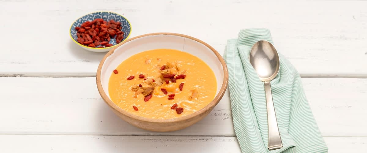 Vegane Suppe mit Süßkartoffel und Kokos