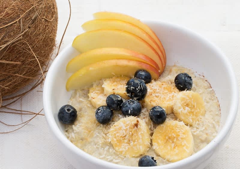 Veganes Porridge mit Kokos und Banane