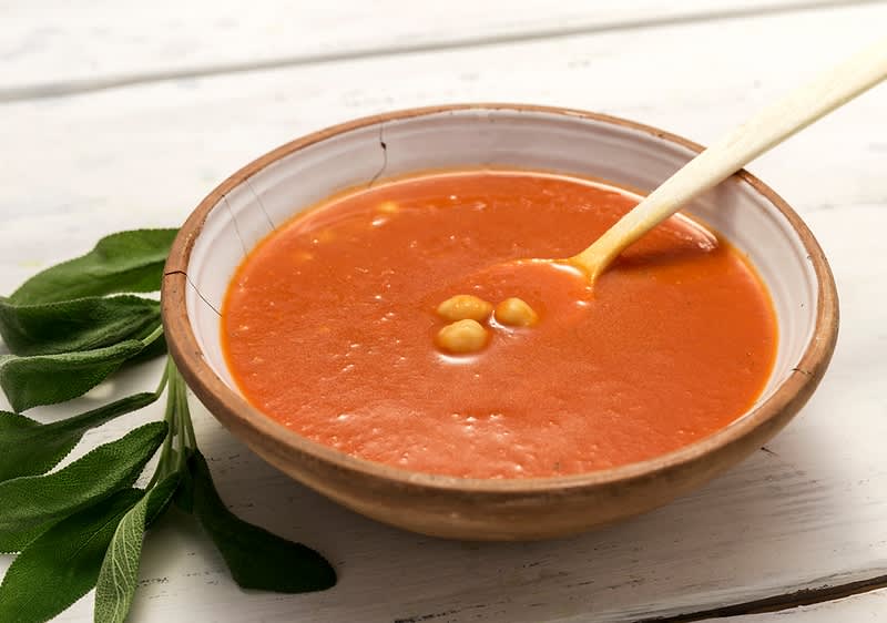 Vegane Tomatensuppe mit Kichererbsen