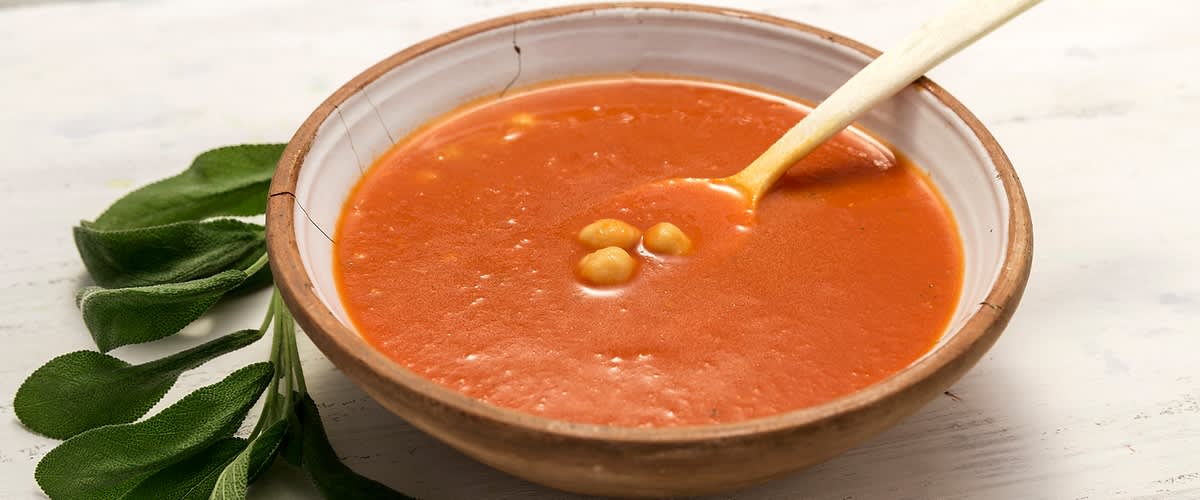 Vegane Tomatensuppe mit Kichererbsen