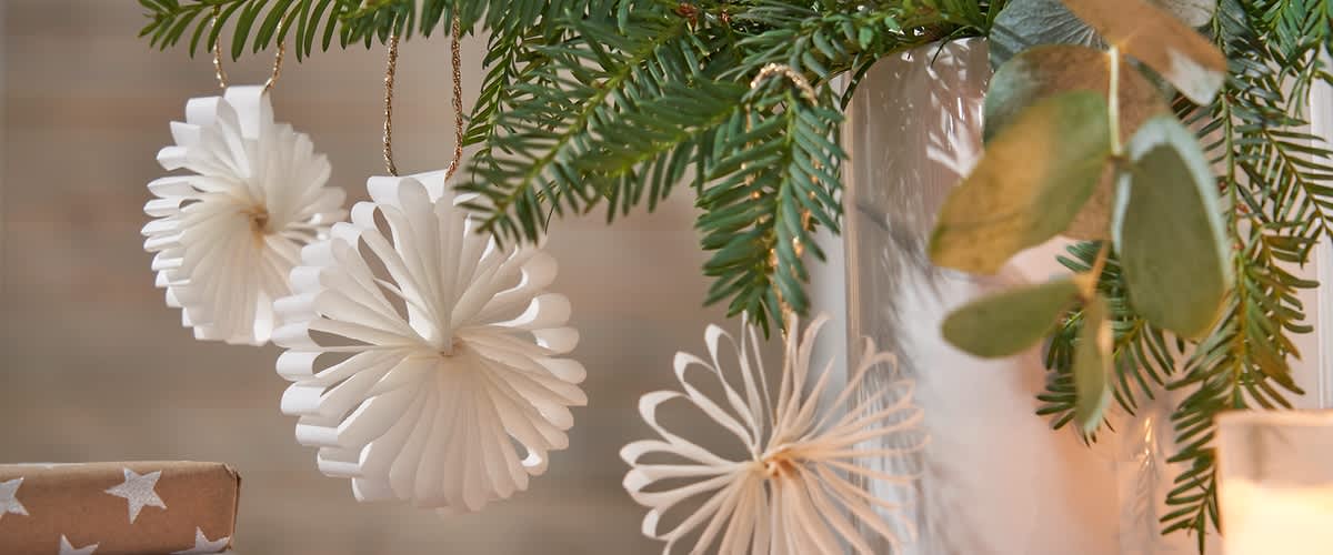 Baumschmuck aus Butterbrotpapier