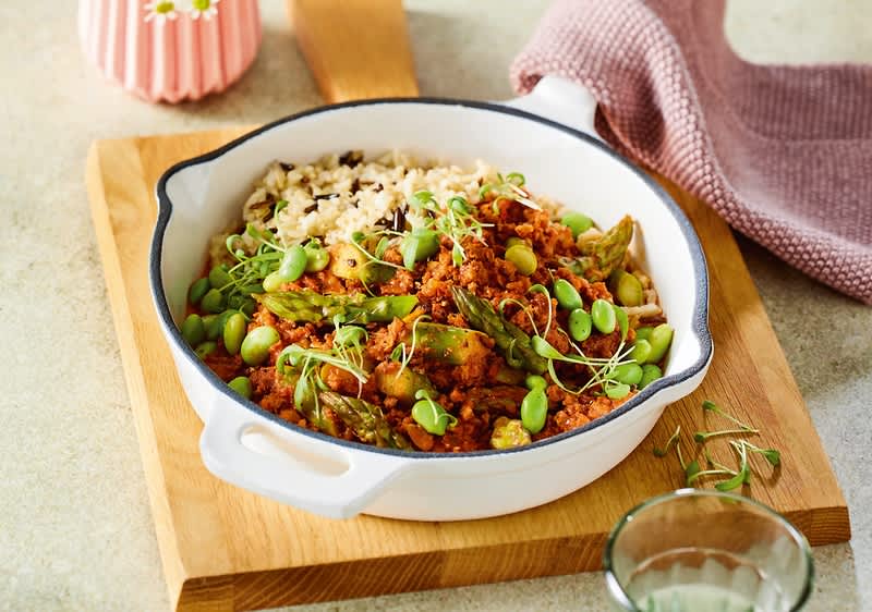 Spargel-Reis-Pfanne mit veganem Hack