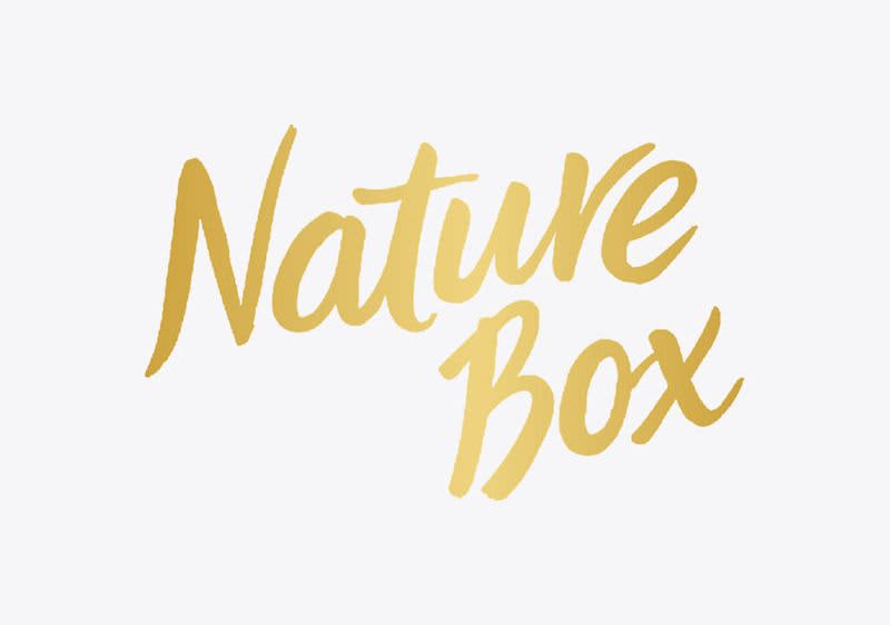 Die Pflegeprodukte von Nature Box für Haar und Körper werden schonend hergestellt – mit 100 % kaltgepressten Ölen.