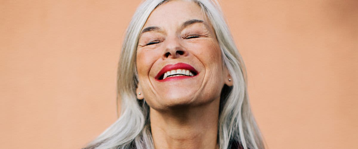 Pflegendes Make-up Aufmacher und Teaserbild