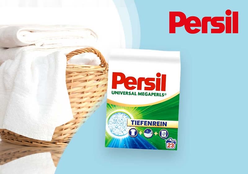 Packung Persil Universal Megaperls Waschmittel, Aufschrift „Tiefenrein“, Bild einer Perlenstruktur und Zahl „23“ auf hellblauem Hintergrund