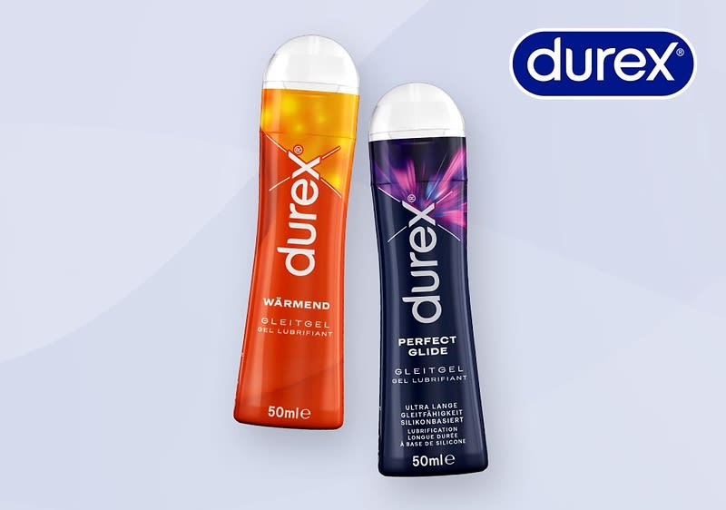 Zwei Durex Gleitgele auf hellblauem Hintergrund