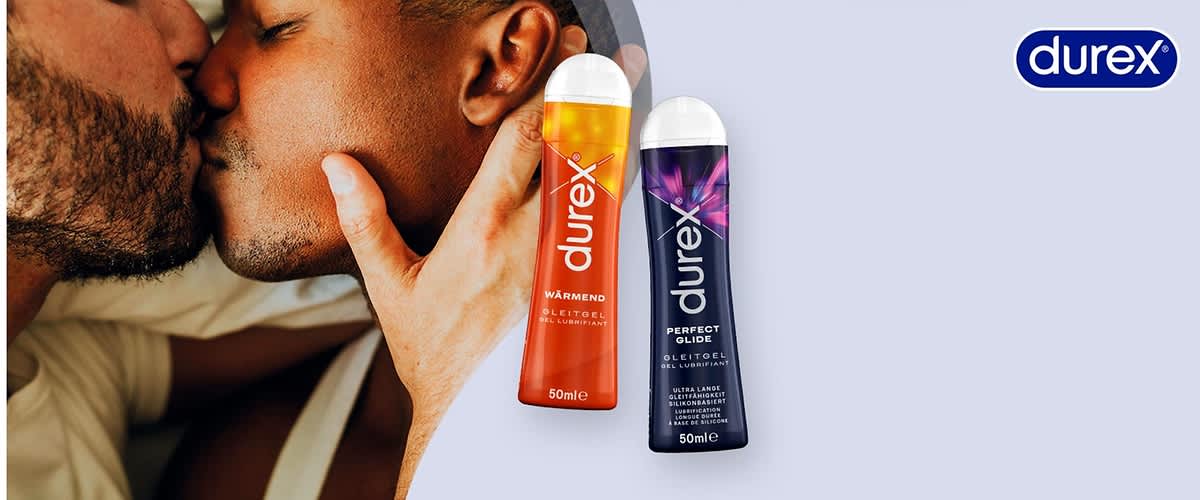 Zwei Durex Gleitgele auf hellblauem Hintergrund