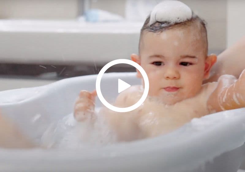 Die PENATEN Ultra Sensitiv Linie ist sanft zur zarten Babyhaut und so vielseitig wie ein Tag mit Ihrem Baby.