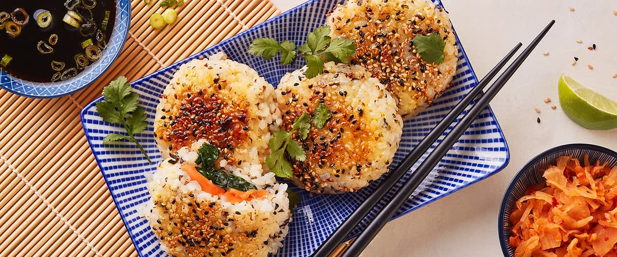 Onigiri mit veganem Lachs