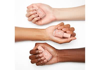 Entdecke LOVE by essie in nude