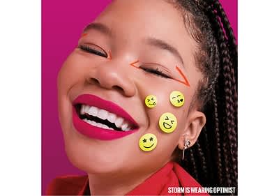 Die flüssige Formel sorgt für einen angenehmen Tragekomfort ohne zu verkleben – jetzt mit belebendem Zitrusduft.