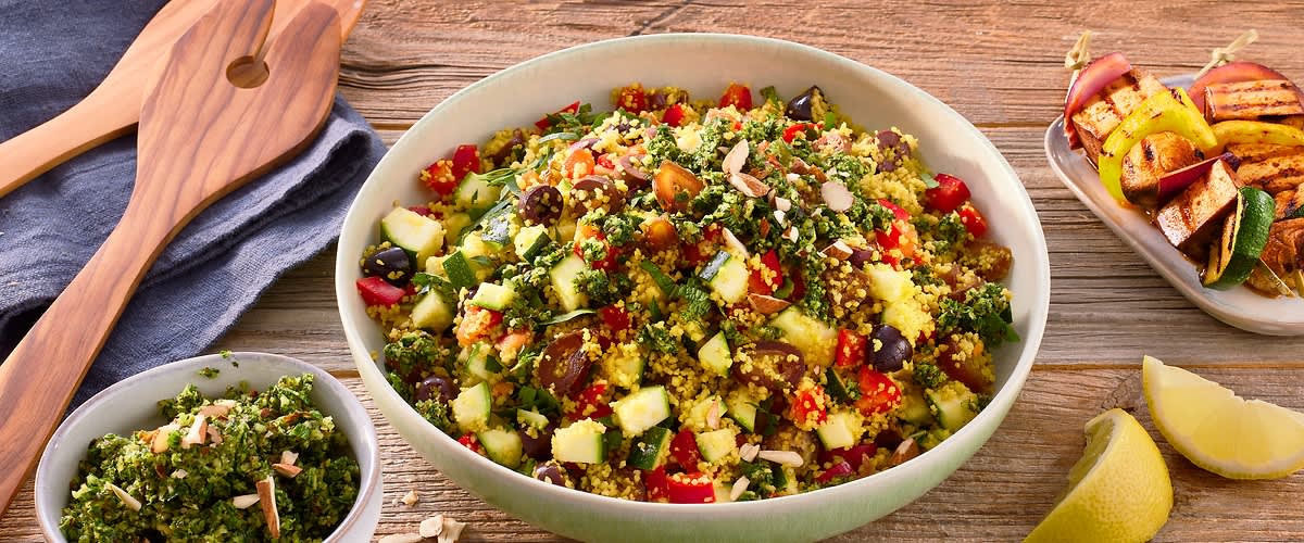 Bunter Couscoussalat mit Mandelgremolata