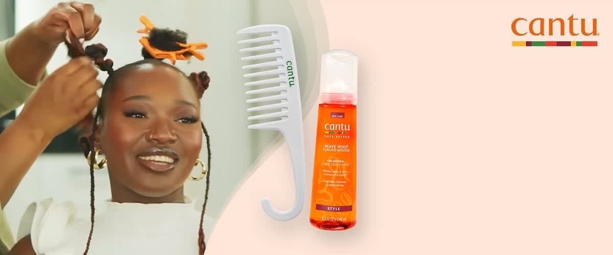  Influencerin Maché bekommt Bantu Knots, eine Knotenfrisur für Locken.
