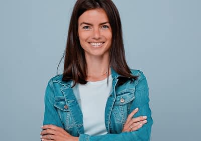 Analena Koch lacht in die Kamera