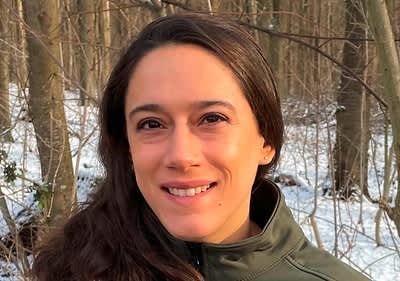 Annika Schäfer lacht in die Kamera