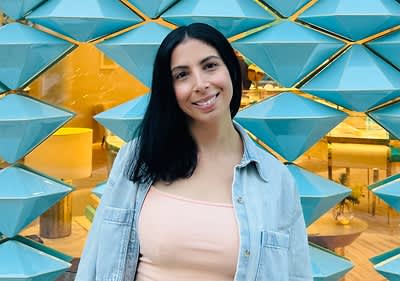 Rosa Elidjani lächelt in die Kamera