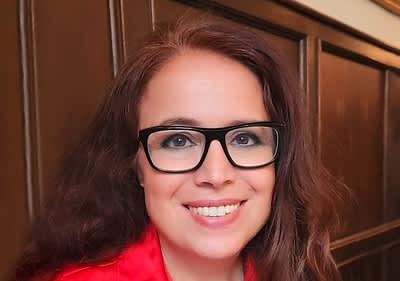 Sabina Hahn lächelt in die Kamera