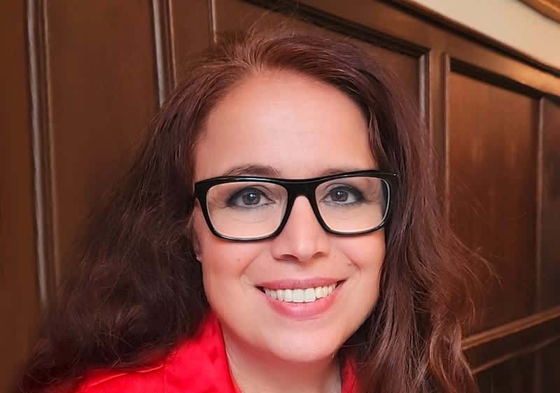 Sabina Hahn lächelt in die Kamera