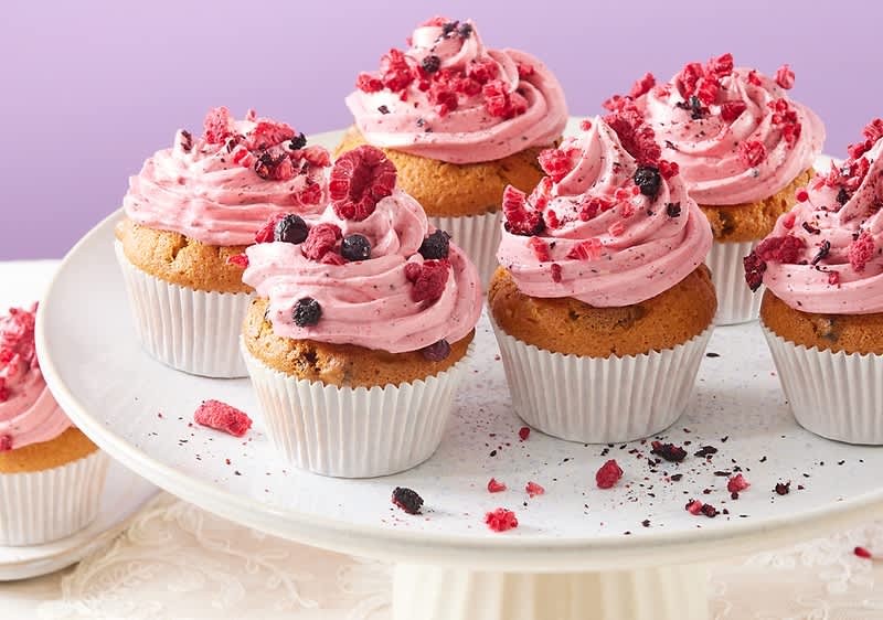 Fruchtige Geburtstagsmuffins mit Mandelmus-Füllung