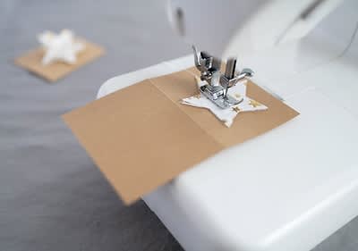 Sterne mit Nähmaschine feststeppen
