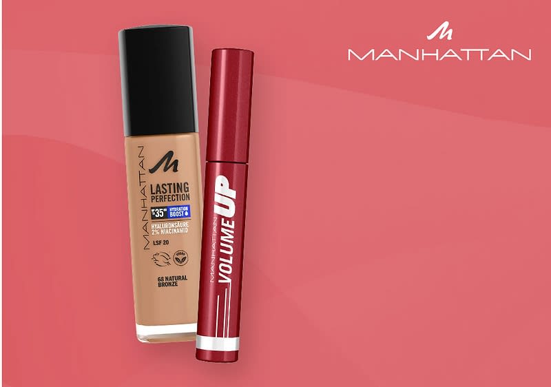 Zwei Manhattan-Make-up-Produkte vor rosa Hintergrund: links flascheförmiges flüssig-Foundation-Produkt „Lasting Perfection“ in Farbton „68 Natural Bronze“, rechts roter Mascara-Stift mit weißer Aufschrift „Volume Up“, Manhattan-Logo oben rechts