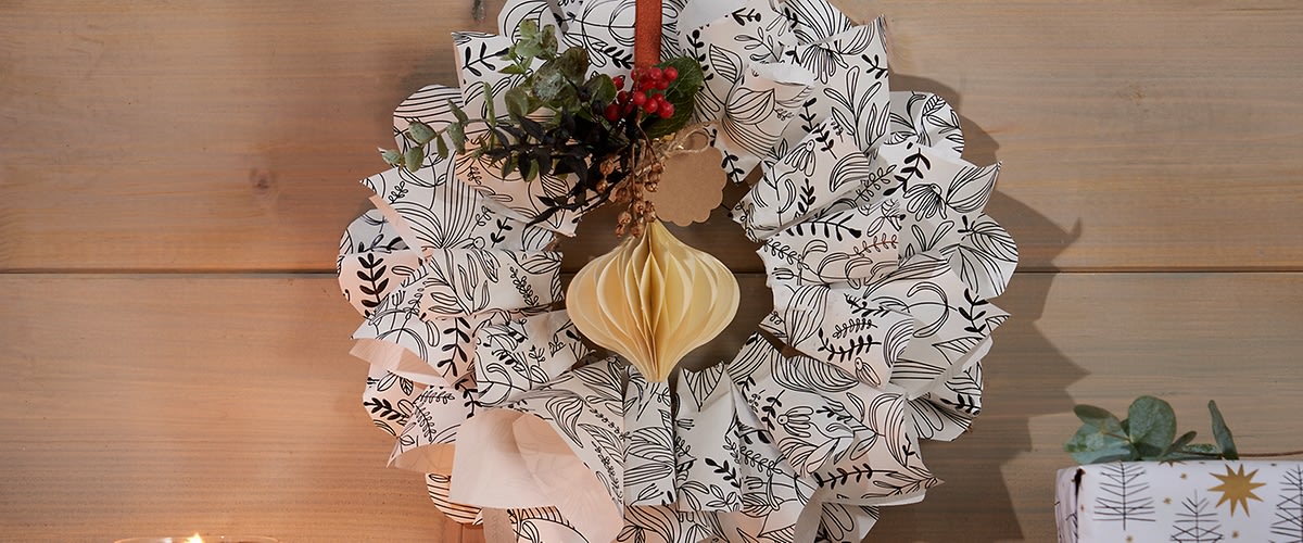 Kranz aus Geschenkpapier