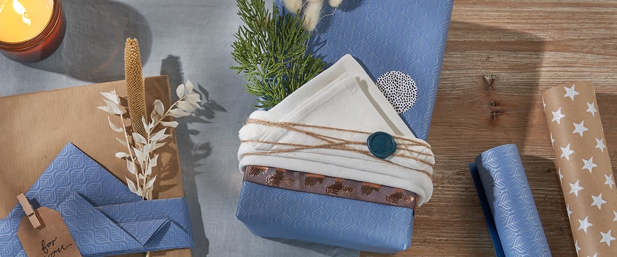 Geschenke mit Servietten verpacken