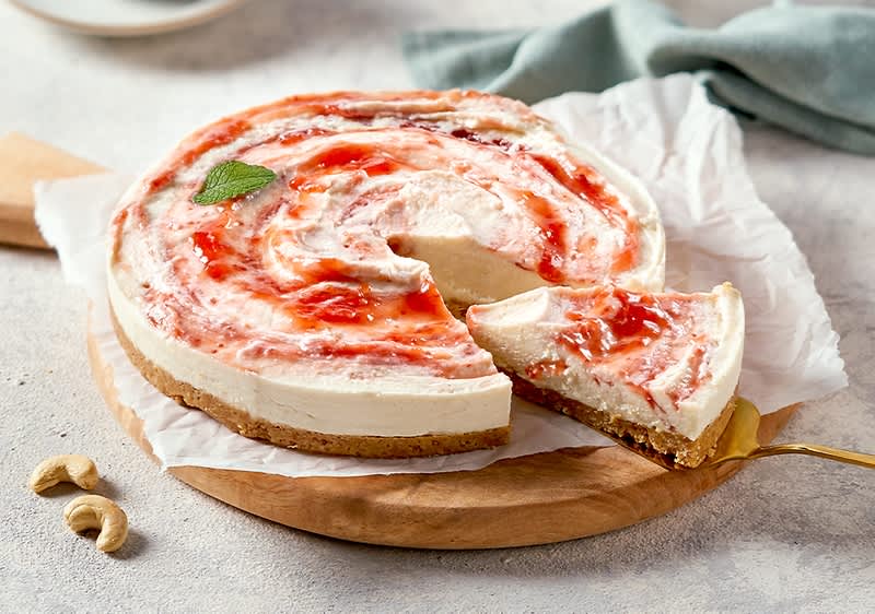 Veganer Cheesecake mit Erdbeer-Swirl Teaserbild