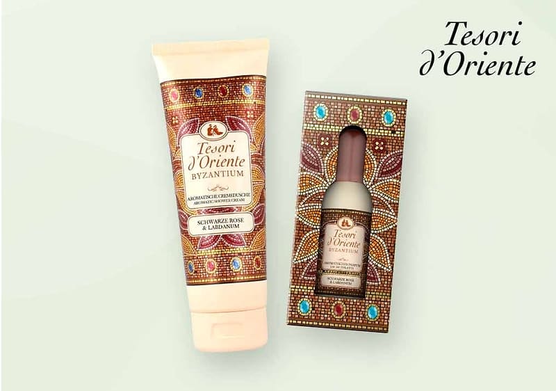 Duschgel und Parfüm in orientalischem Design