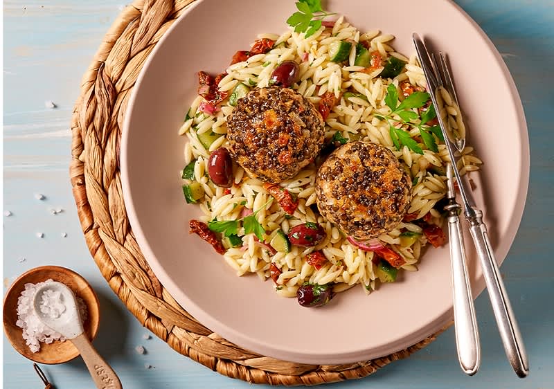  Linsen-Frikadellen mit Kritharaki-Nudelsalat 