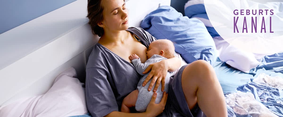 Stillende Mutter mit ihrem Baby
