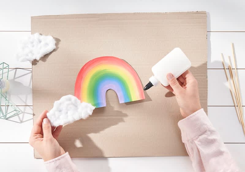 Klebe die Wolken an den Regenbogen.