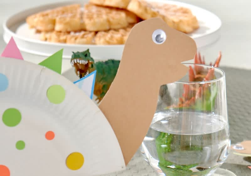 Dino Tischdeko für den Kindergeburtstag