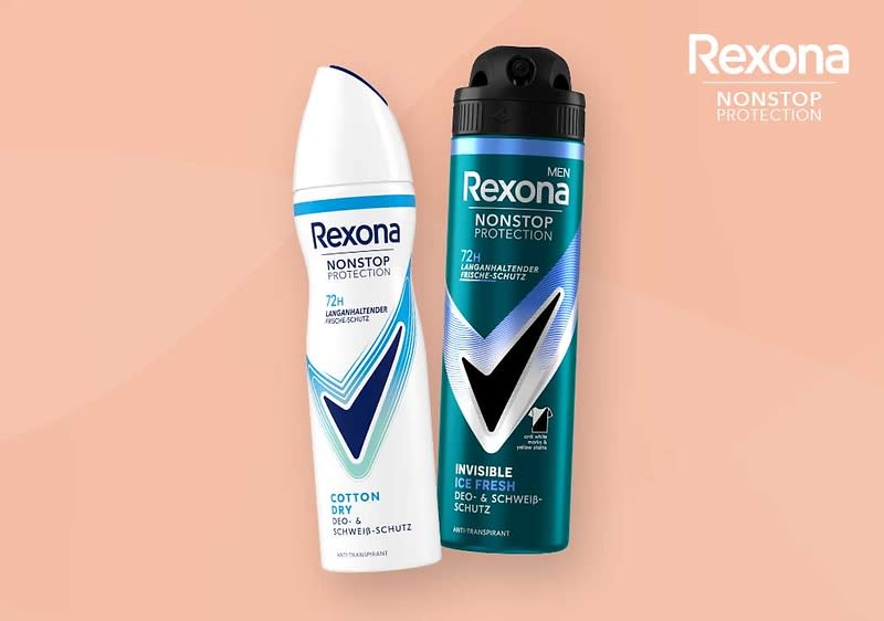 Zwei Rexona-Deo-Sprays in Frontansicht, links weiß mit Aufschrift „Rexona Nonstop Protection Cotton Dry 72h“, rechts dunkelgrün-blau mit Aufschrift „Rexona Men Nonstop Protection Invisible Ice Fresh 72h“, oben rechts kleines Rexona-Logo
