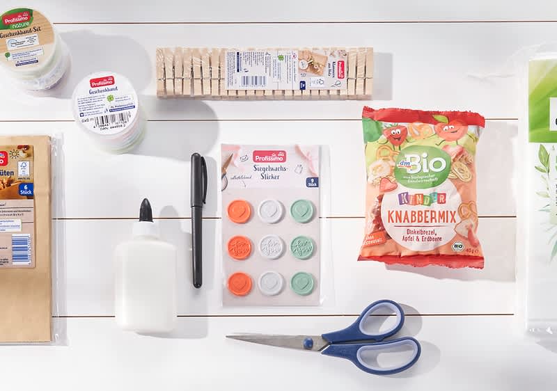 Bastelmaterial Regenbogen Geschenktüte