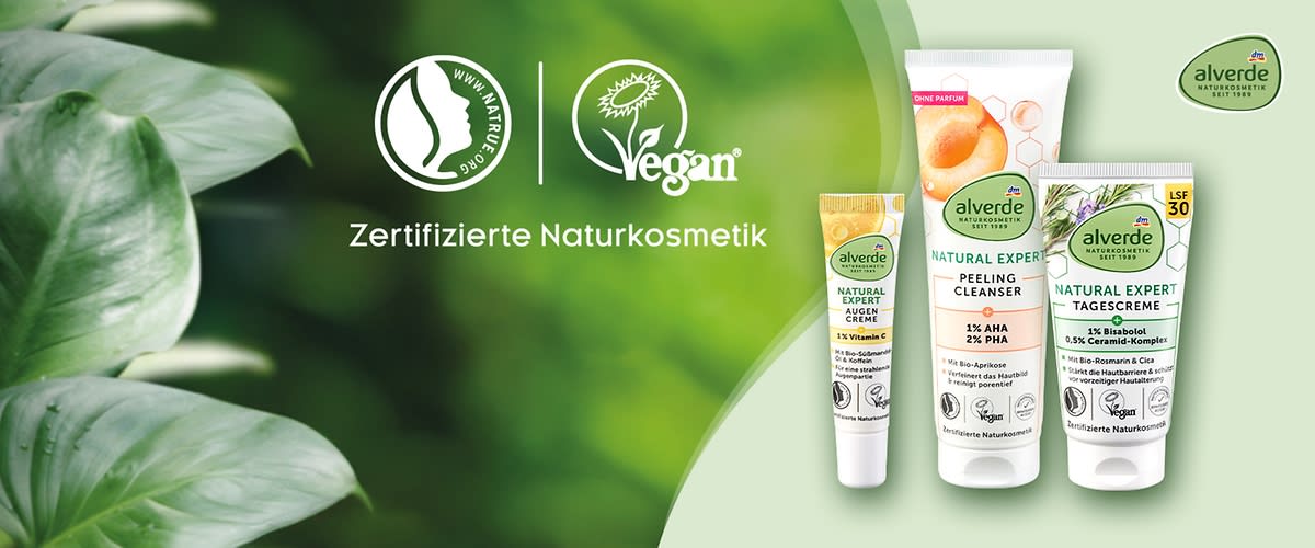 Alverde Naturkosmetik-Produkte vor grünem Hintergrund