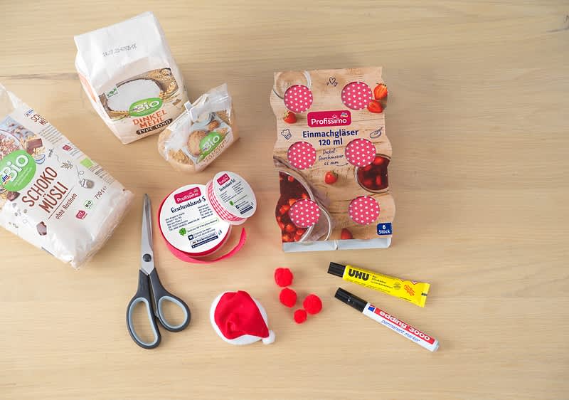 Backmischung: Kleine Weihnachtsmänner 