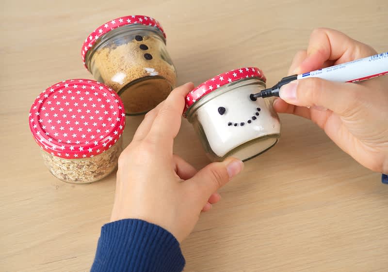 Backmischung: Kleine Weihnachtsmänner
