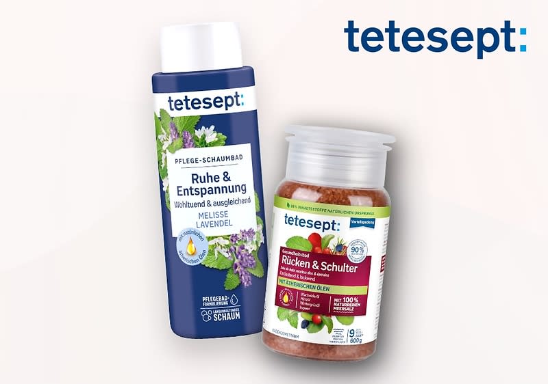 Zwei Produktverpackungen von tetesept, links eine blaue Flasche mit der Aufschrift „Ruhe & Entspannung“ und Lavendelmotiv, rechts ein Behälter mit der Aufschrift „Rücken & Schulter“ und Kirschmotiv