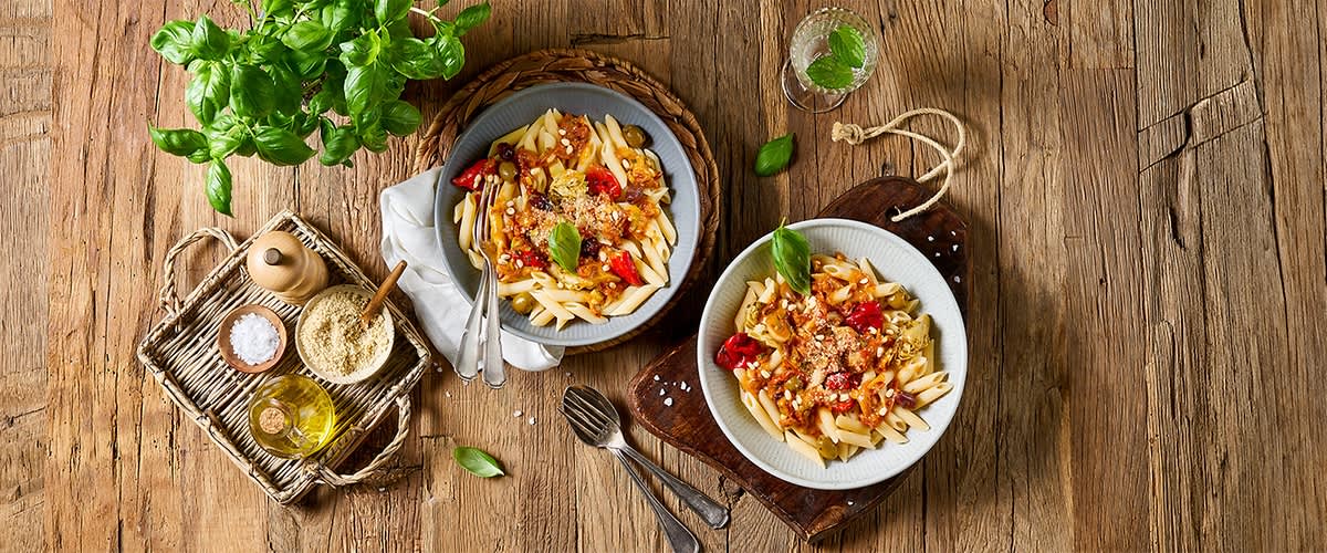 Vegane Pasta mit Antipasti-Mix