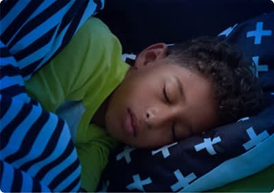 Pampers Ninjamas Pyjama Pants bieten die ganze Nacht Auslaufschutz.