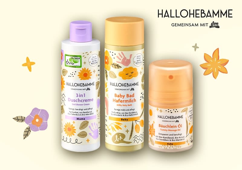Drei Produkte der Marke „Hallohebamme“: links eine weiße Flasche mit lila Deckel und Aufschrift „3 in 1 Duschcreme“, Mitte eine gelb-weiße Flasche mit gelbem Deckel und Aufschrift „Baby Bad Hafermilch“, rechts ein kleines rundes Fläschchen mit orangem Deckel und Aufschrift „Bäuchlein Öl“