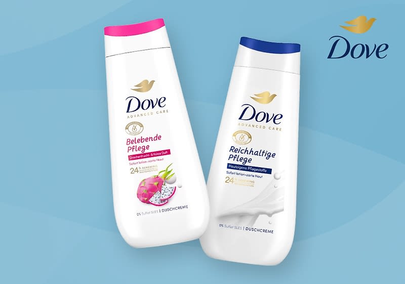 Zwei Dove Duschgels vor blauem Hintergrund