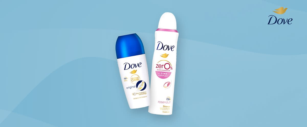 Zwei Dove-Deodorants vor blauem Hintergrund