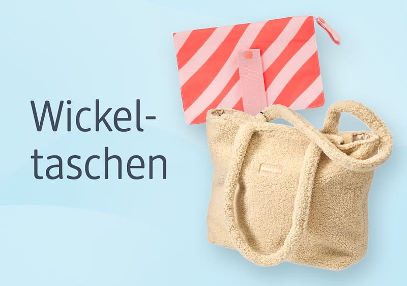 Zwei Wickeltaschen auf blauem Hintergrund