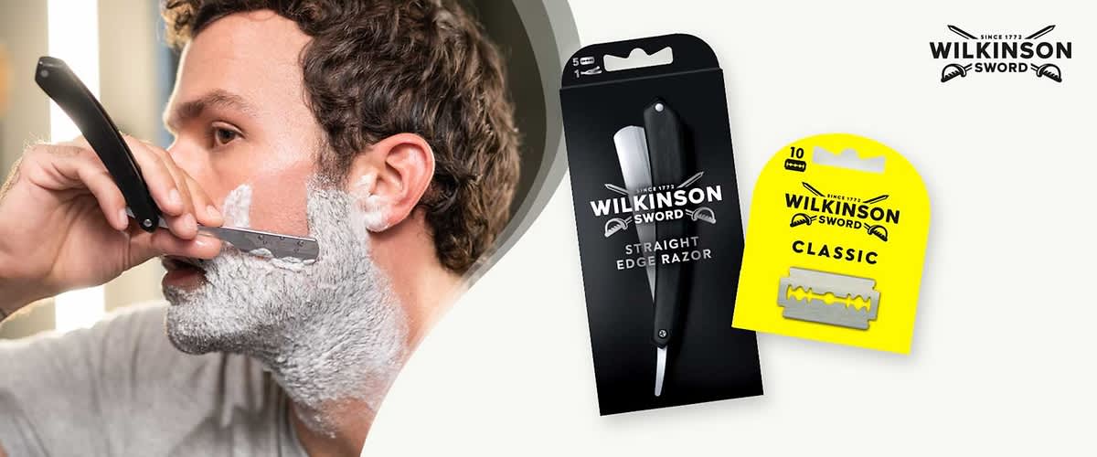 Schwarze Verpackung für ein Rasiermesser mit Aufdruck „WILKINSON SWORD STRAIGHT EDGE RAZOR“ neben gelber Packung mit zehn Rasierklingen und Aufdruck „WILKINSON SWORD CLASSIC“ und eingestanzter Klingenabbildung