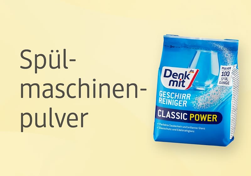 Eine blaue Verpackung von Denkmit Geschirrreiniger Classic Power mit der Aufschrift „Classic Power“ und „100 Spülgänge“ neben dem Text „Spülmaschinenpulver“ auf gelbem Hintergrund