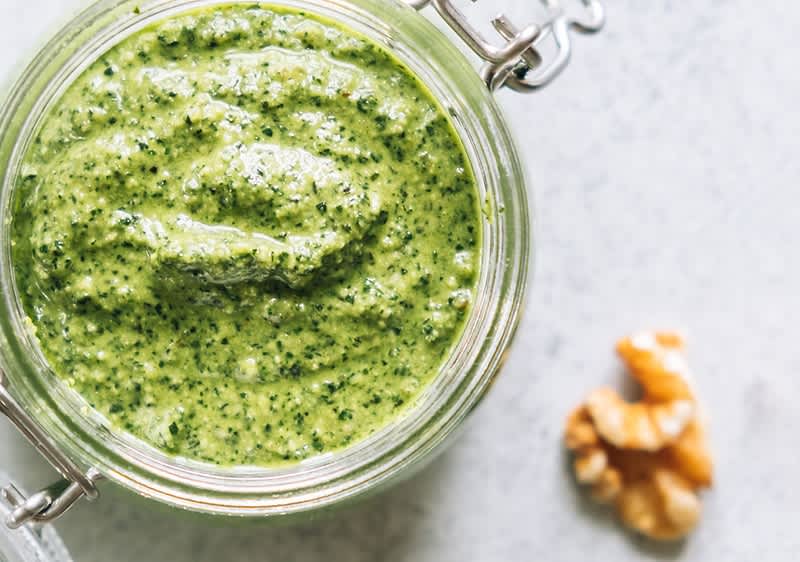 Selbstgemachtes Basilikumpesto