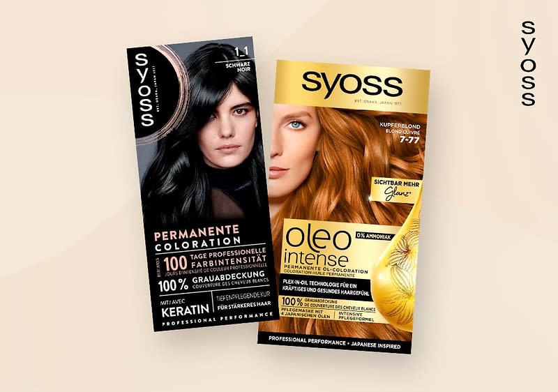 Zwei Produktverpackungen von Syoss Haarfärbemitteln , links Syoss Permanente Coloration, rechts eine goldene Verpackung mit der Aufschrift Syoss Oleo Intense, die Verpackungen sind auf einem hellen Hintergrund platziert und der Markenname Syoss steht vertikal am rechten Rand